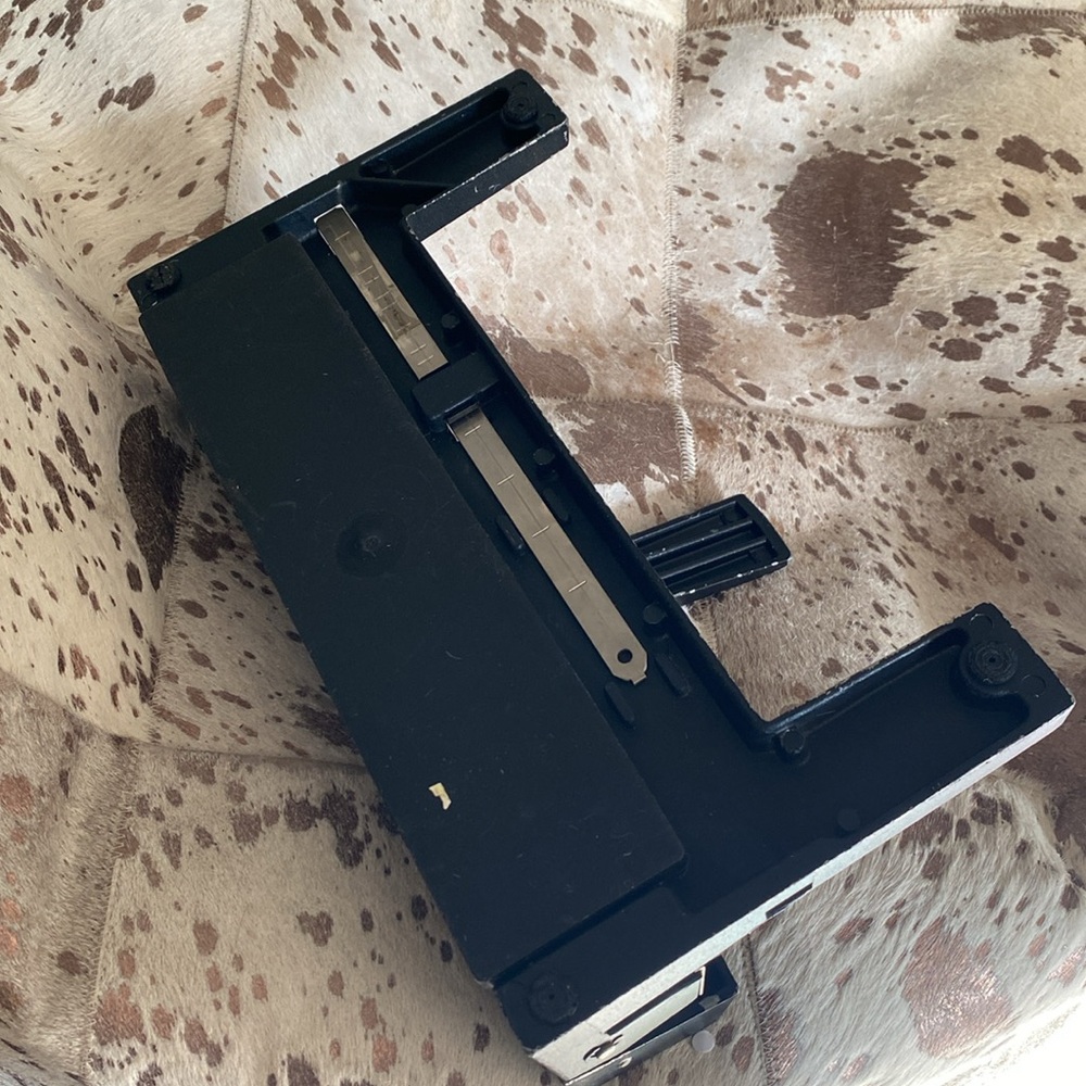 Acco mutual 450 hole punch - Picture 8 of 10